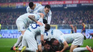 意甲第1易主！劳塔罗传射比肩三大神锋，国米2-1热那亚破魔咒登顶